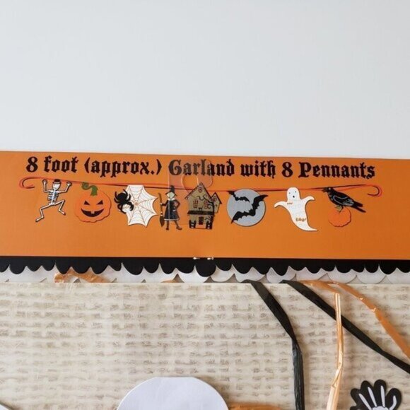 NWT - Meri Meri Halloween Paper Garland 8 ft. with 8 Pendants - Picture 2 of 6